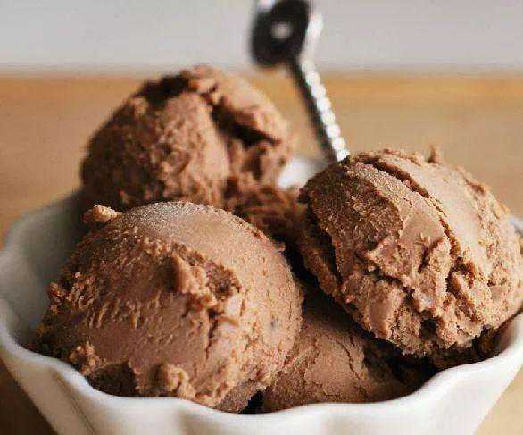 生肖鼠农历二月情感与职场破局：惊蛰能量与认知跃迁